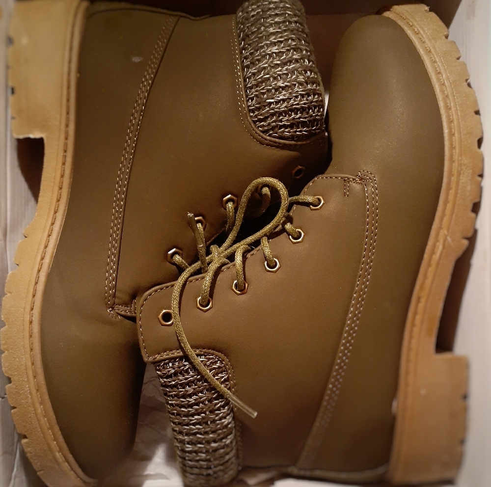 Rouge Olive Nubuck Boots